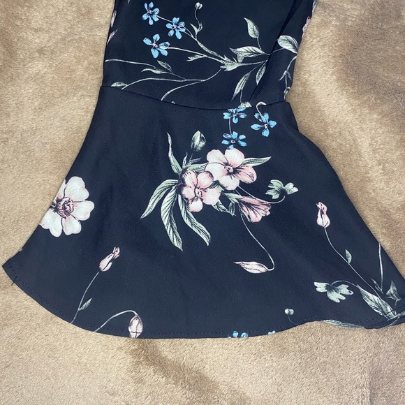 2/$25 NWT Papillon Floral Blouse - Picture 5 of 5